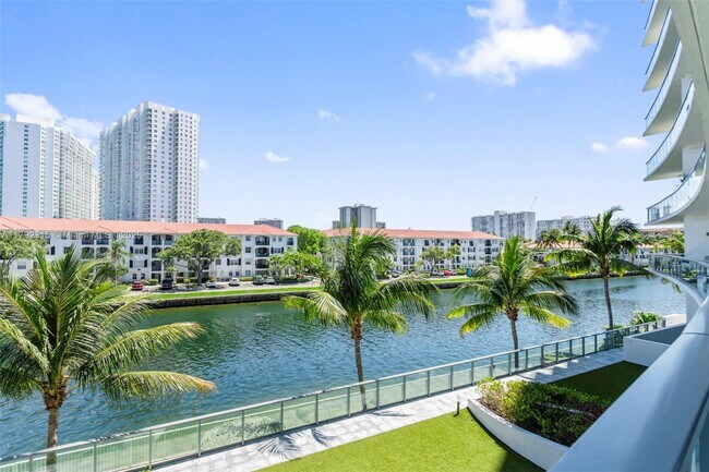 Foto del edificio - 3250 NE 188th St