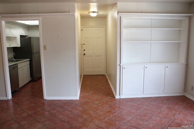 Foto del edificio - 8401 N New Braunfels Ave