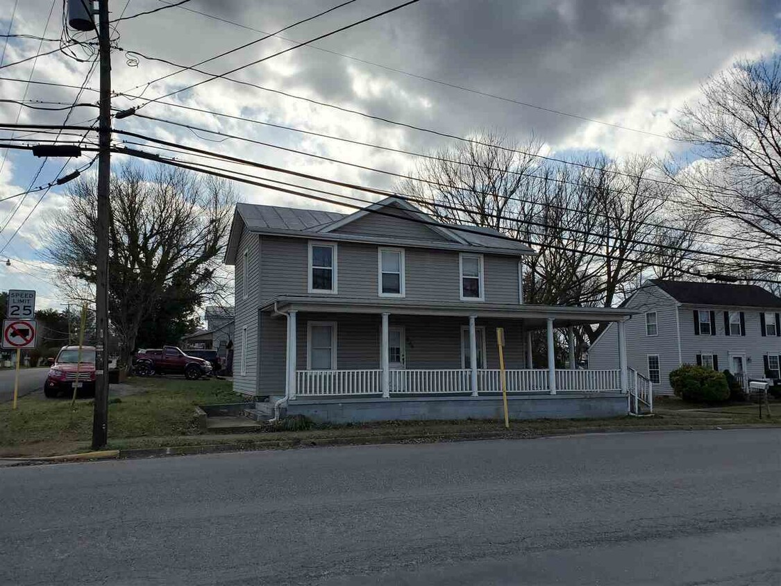 Primary Photo - 220 E Lee St