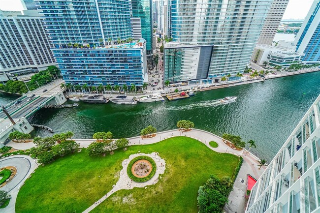 Foto del edificio - 475 Brickell Ave