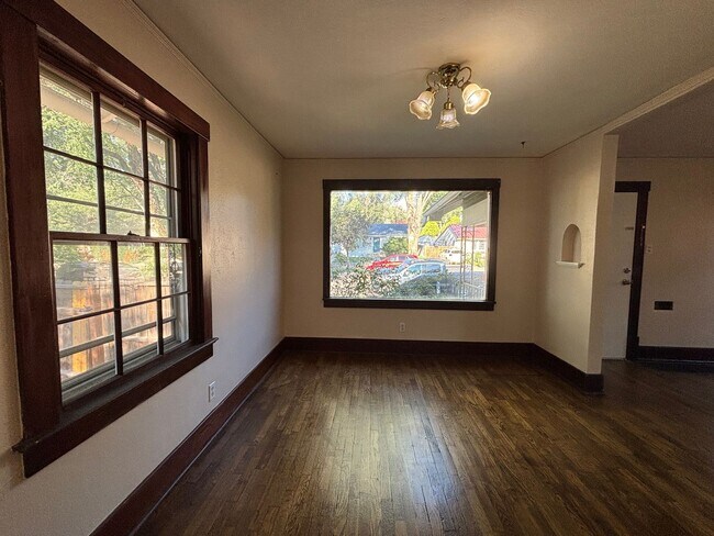 Foto del edificio - Available Now!  Single family home just mi...
