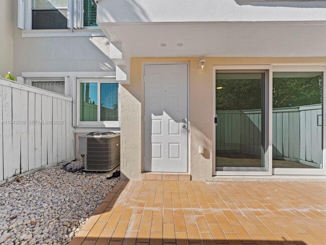 Foto del edificio - 4560 SW 68th Ct Cir