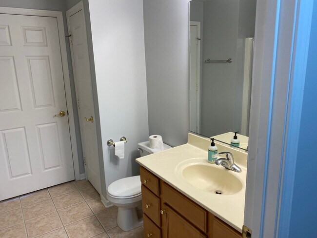 Building Photo - 9816 Wildwood Cir