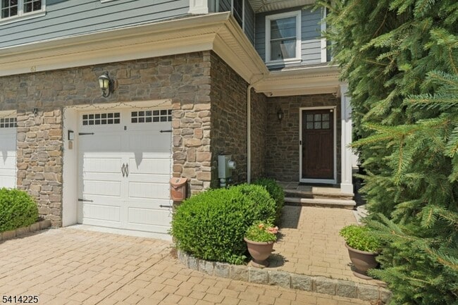 Building Photo - 61 Mechanic St