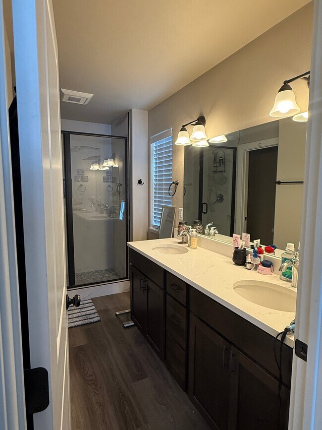 Foto del edificio - 517 Raven Ln