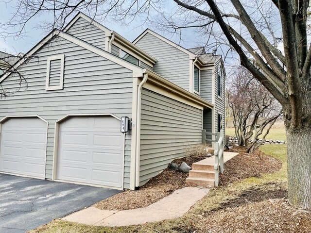 Primary Photo - 484 White Oak Ln