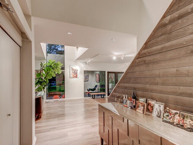 Foto del edificio - 1 Cliffdweller Ct