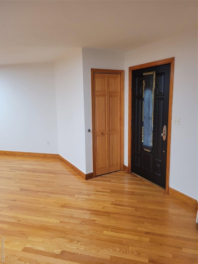 Foto del edificio - 60-06 172nd St