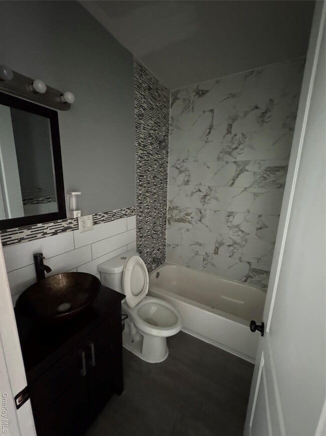 Foto del edificio - 138-14 Brookville Blvd