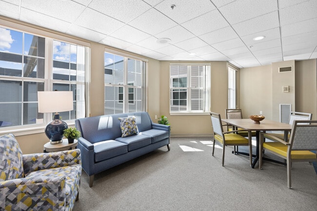 Descansa - Highlandtown Plaza Co-op Apartments 62+