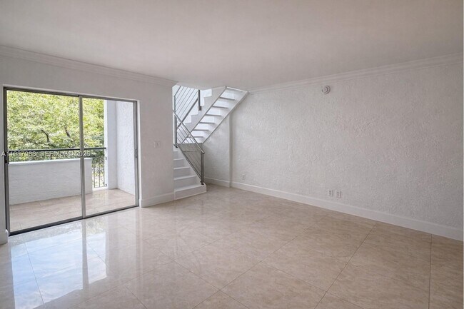 Building Photo - 1660 NE 135th St