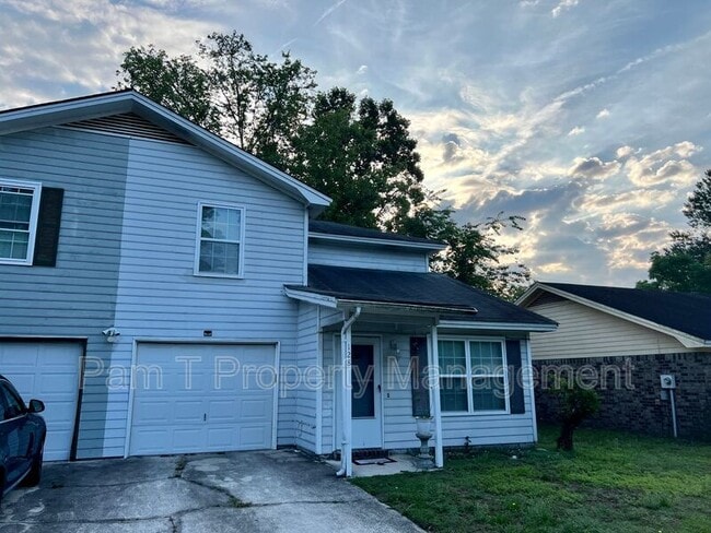 Foto del edificio - 128 Fox Chase Rd