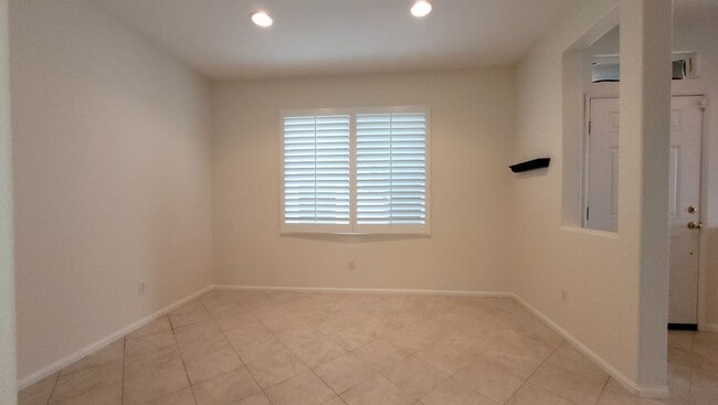 Building Photo - Scripps Townhome with private patio and vi...