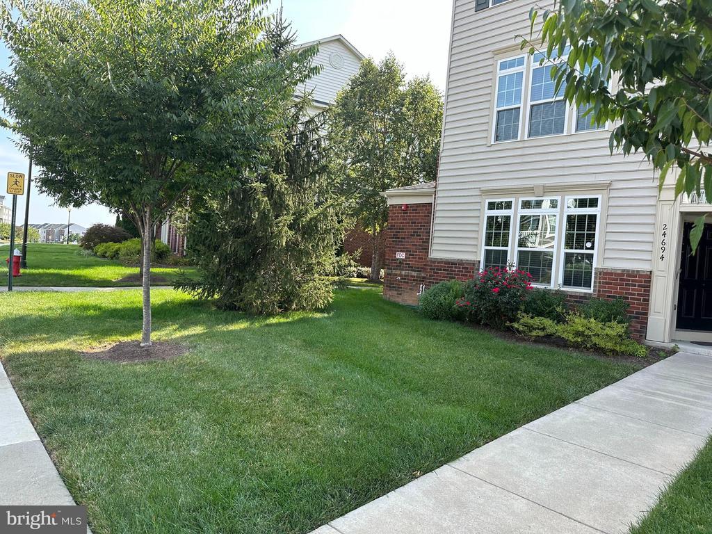 Primary Photo - 24694 Hutchinson Farm Dr