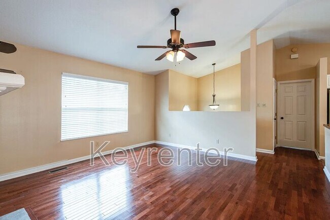 Foto del edificio - 5928 Rolling Ridge Dr