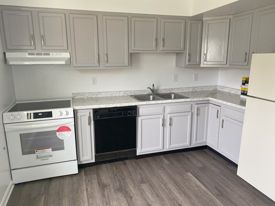 Kitchen - 741D Union St