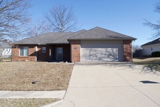 Building Photo - 3704 Panther Dr