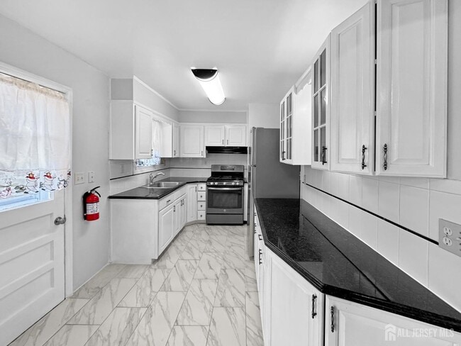 Building Photo - 117 Old Post Rd