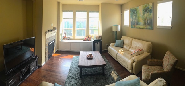 Building Photo - Beautiful Summer Grove 4BD in Kirkland