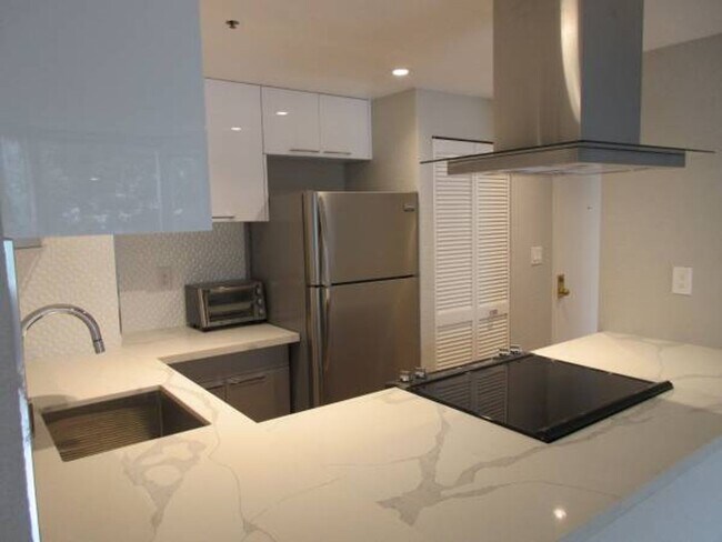 Foto del edificio - 1 bedroom 1 bath luxury condo for rent wit...