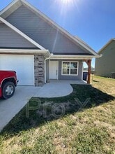 Building Photo - 618 Easton Dr