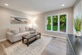 Building Photo - 454 Normandy Rd