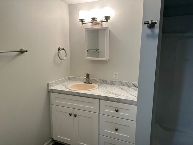 Foto del edificio - Nice Remodeled 1 bedroom apartment!!