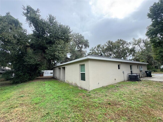 Building Photo - 708 Bon Air St