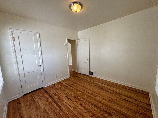 Building Photo - Single Family Home Centrally Located