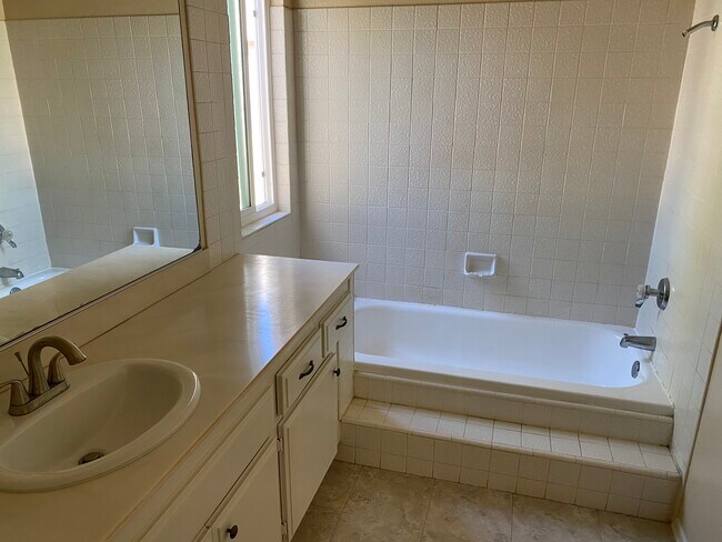 Master bath upstairs - 4922 Rudder Dr