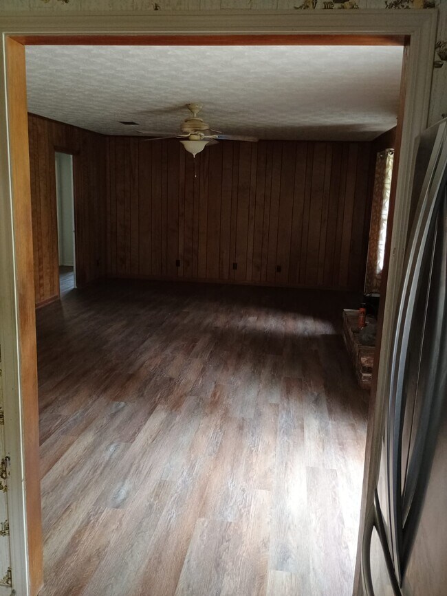 Building Photo - 3327 Hollycrest Blvd