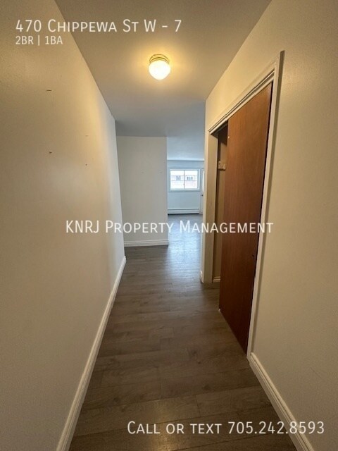 Photo du bâtiment - Large Two Bedroom Apartment (Third Floor)