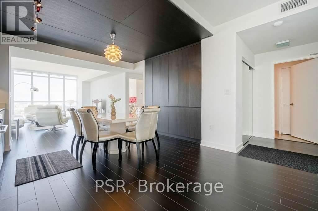 Building Photo - 10 Capreol Ct