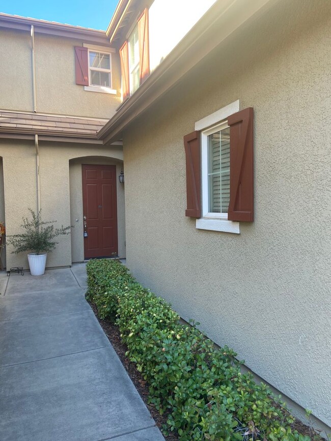 Foto del edificio - Folsom Parkway - 2 Bdrm, 2.5 bath located ...