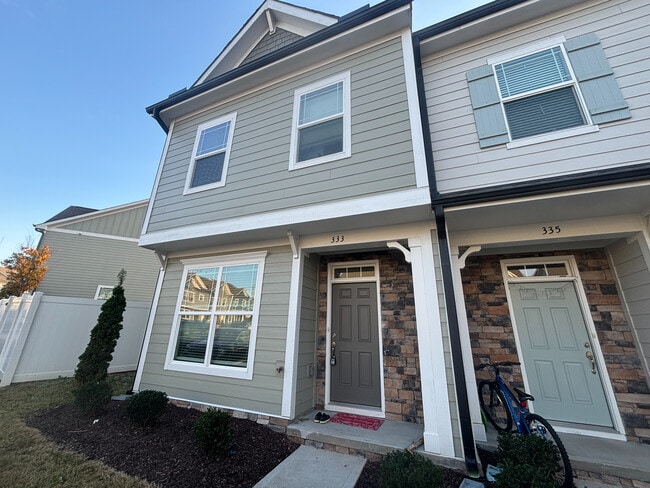 Building Photo - Room in Townhome on Old Grove Ln