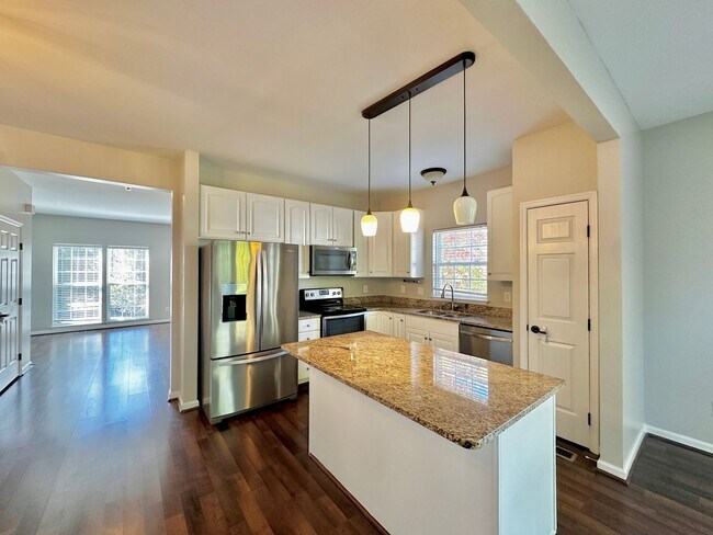 Foto del edificio - Beautiful 3 Bed 2.5 Bath Townhome Minutes from Cool Springs
