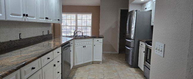 Building Photo - 2635 Highlands Vue Pkwy