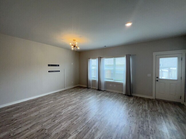 Foto del edificio - 2012 Hardwick Ln