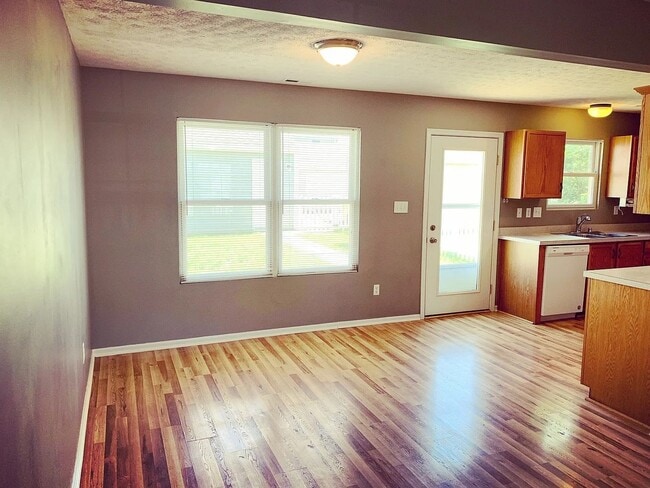 Building Photo - Beautiful Home in an Established Neighborh...