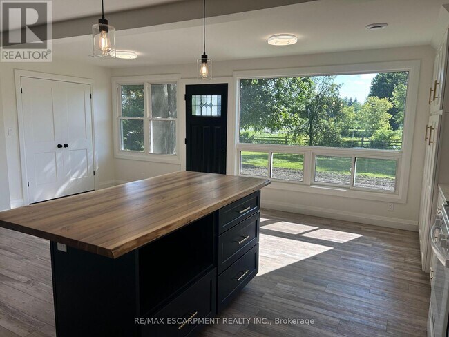 Building Photo - 1888 ON-3