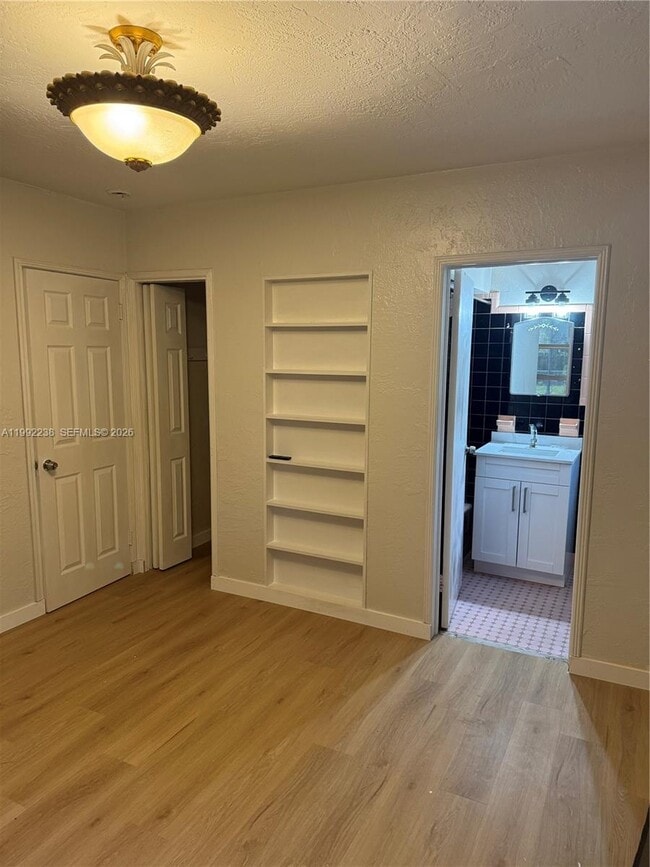 Foto del edificio - 2029 Monroe St