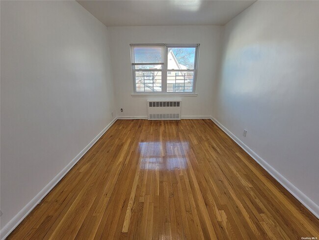 Foto del edificio - 40-37-40202 202nd St