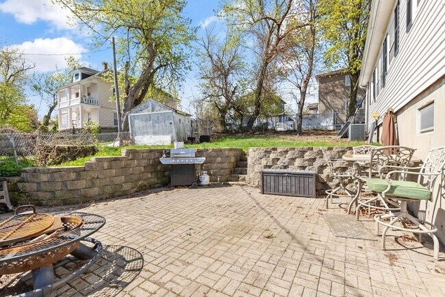 Building Photo - 4 Saxonia Ave