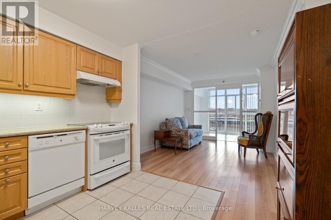 Building Photo - 3-503 Marine Parade Dr