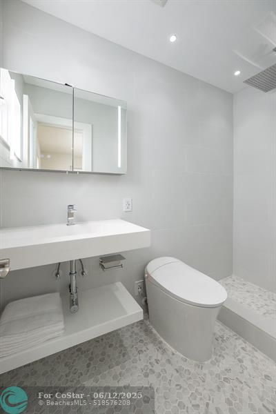 Building Photo - 930 Orange Isle