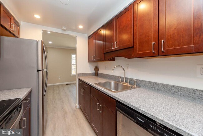 Building Photo - 6422 Blarney Stone Ct