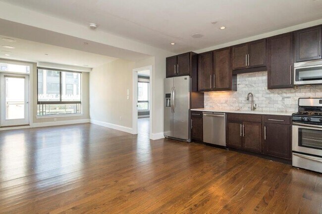 Building Photo - 309 D St