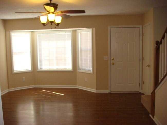 Building Photo - Charming 2 Bed, 1.5 Bath Rental in a Convenient Location