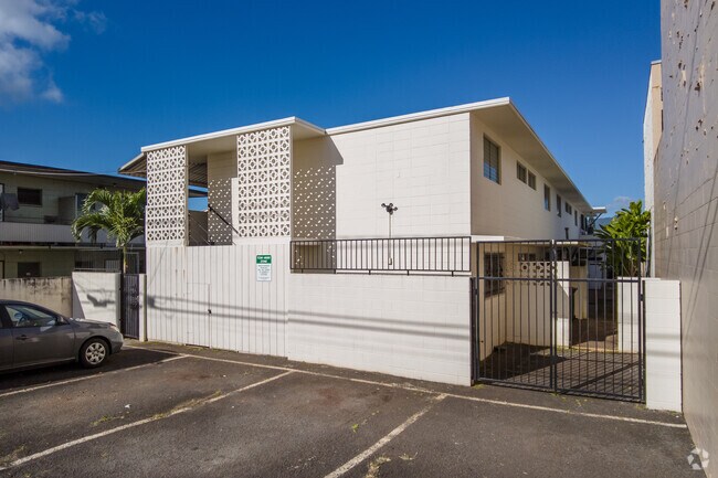 Building Photo - Hale Manako