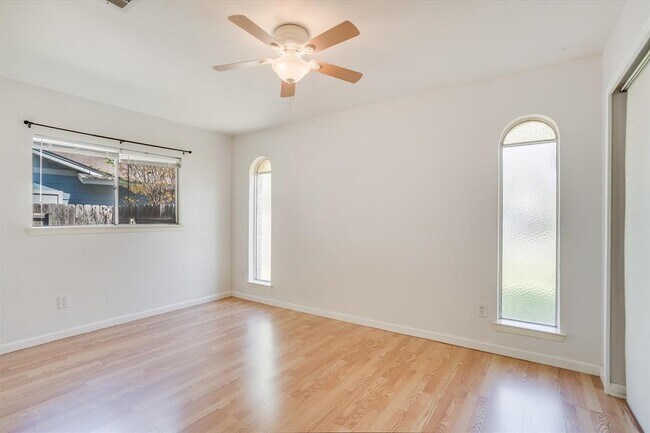 Foto del edificio - 10422 Firethorn Ln